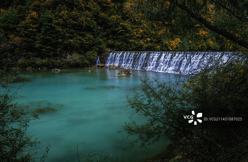 甘肃陇南宕昌官鹅沟仙女湖风光图片素材