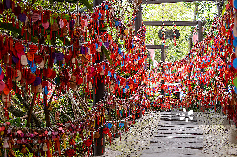 成都锦里爱情锁铜锁图片素材