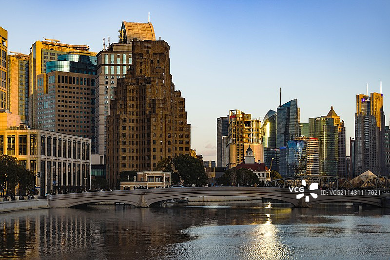 夕阳映照图片素材