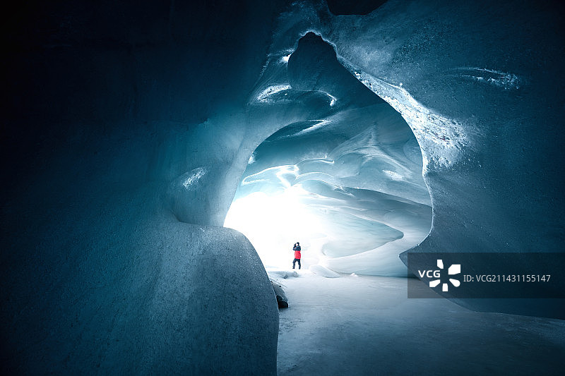 冰川内部探索图片素材