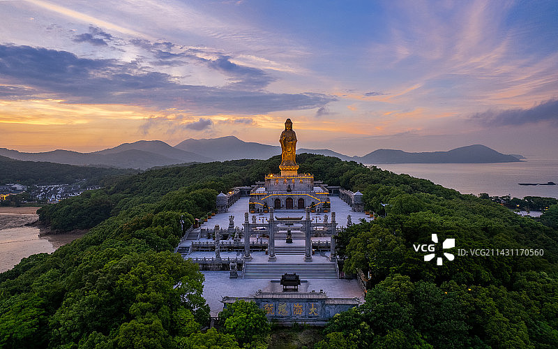 航拍视角下的普陀山南海观音图片素材