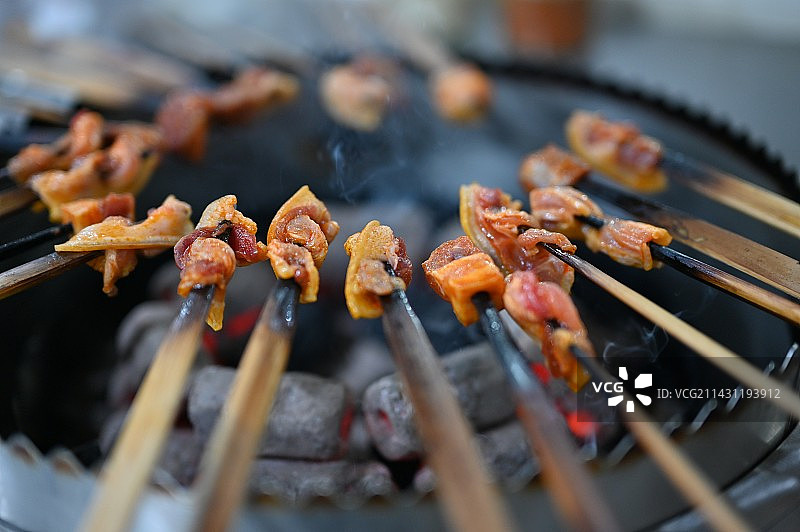 炭烤小香猪四川烧烤图片素材