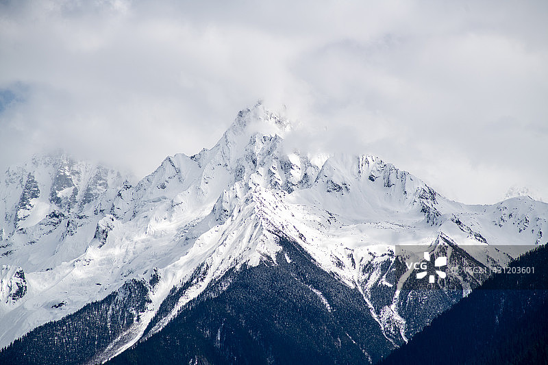 西藏林芝雪山风光图片素材