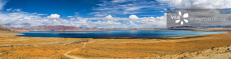 西藏阿里，扎日南木错图片素材