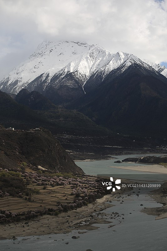 雅鲁藏布江大峡谷索松村拍摄图片素材