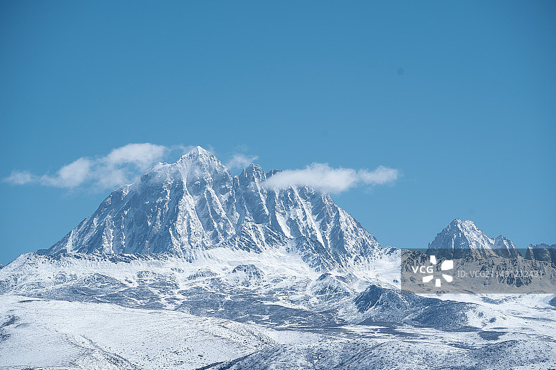 冬季的雅拉雪山图片素材