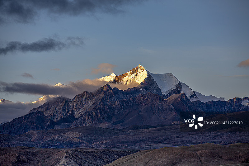 纳木那尼峰图片素材