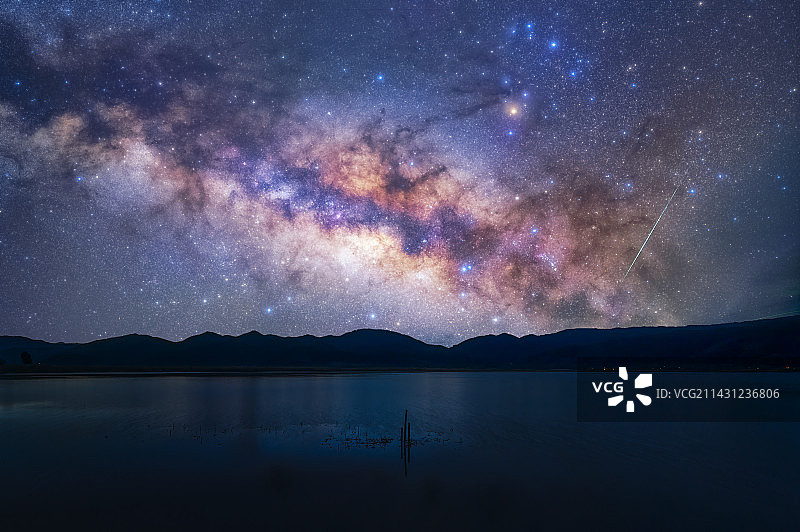 星河滚烫，你是人间理想图片素材