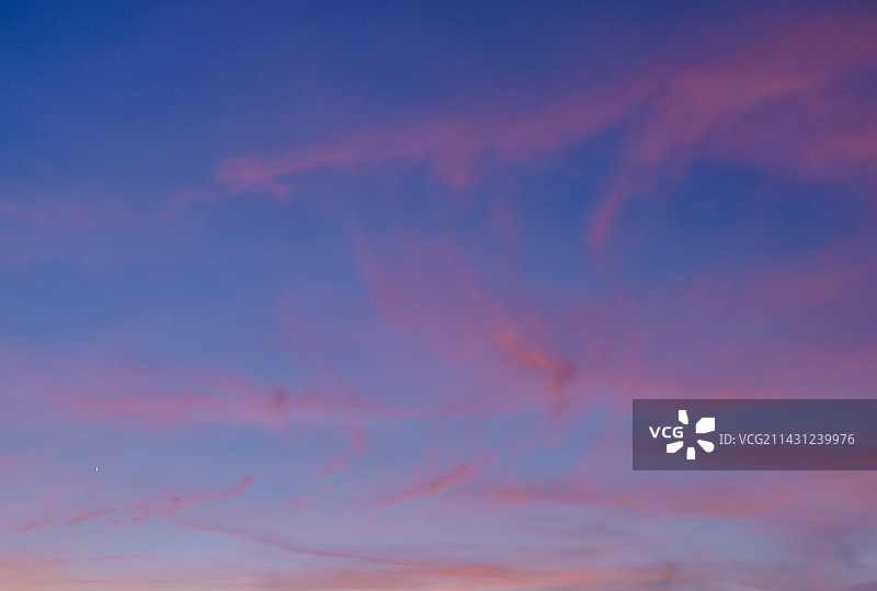 黄昏夕阳天空晚霞火烧云图片素材