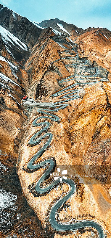 《急速下降》-新疆盘龙古道图片素材