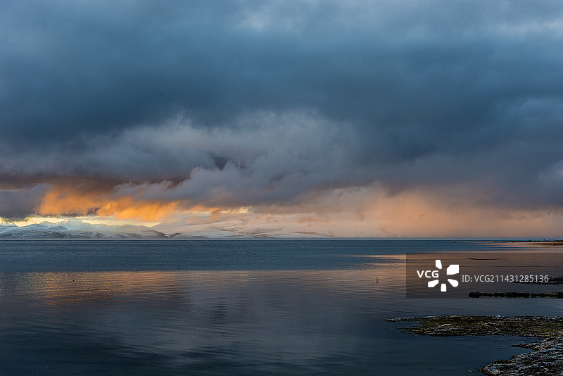 西藏阿里圣湖图片素材