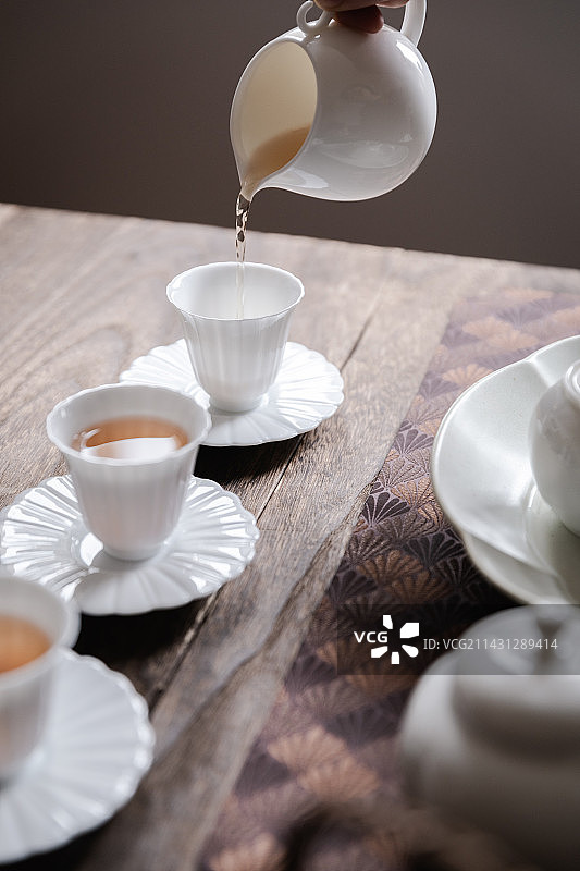 中国乌龙茶武夷山大红袍与羊脂玉瓷茶器图片素材