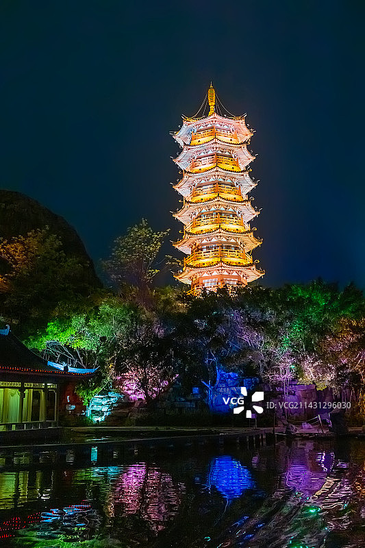 广西桂林两江四湖游木龙塔夜景风光图片素材