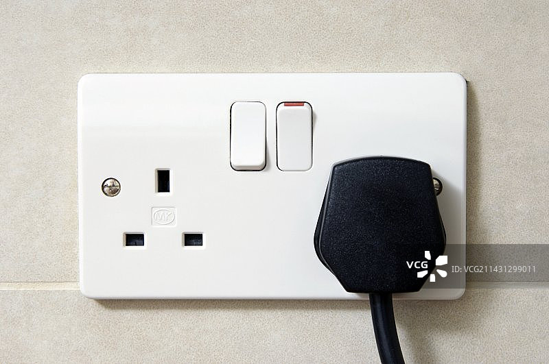 插入墙壁电源插座图片素材