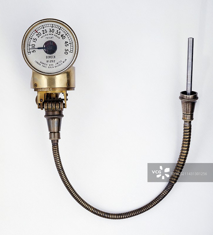 带量规的汽车速度表，1911年图片素材