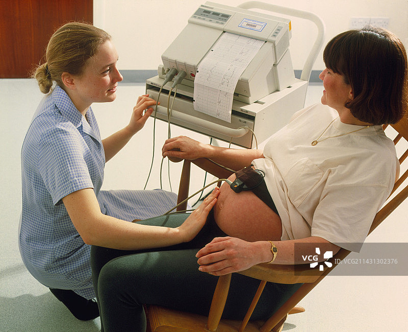 助产士检查胎儿心跳图片素材
