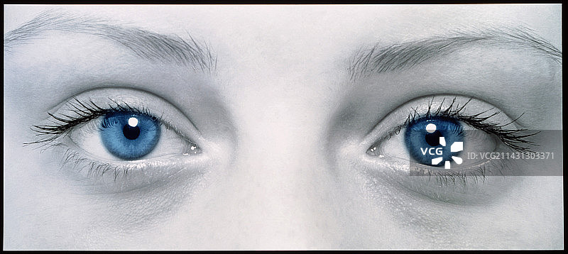 女性蓝色眼睛特写图片素材