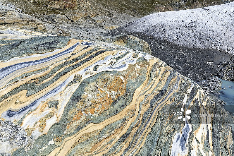 多色变质岩与冰川图片素材