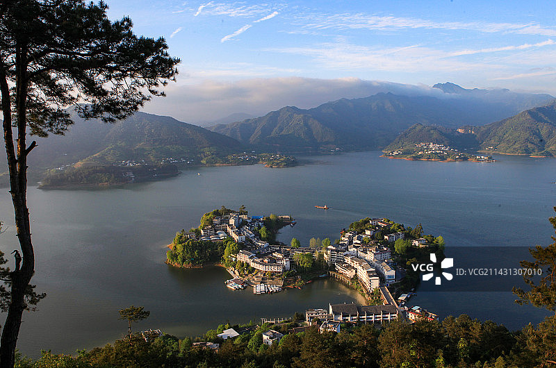 湖湾对天的高角度视图图片素材