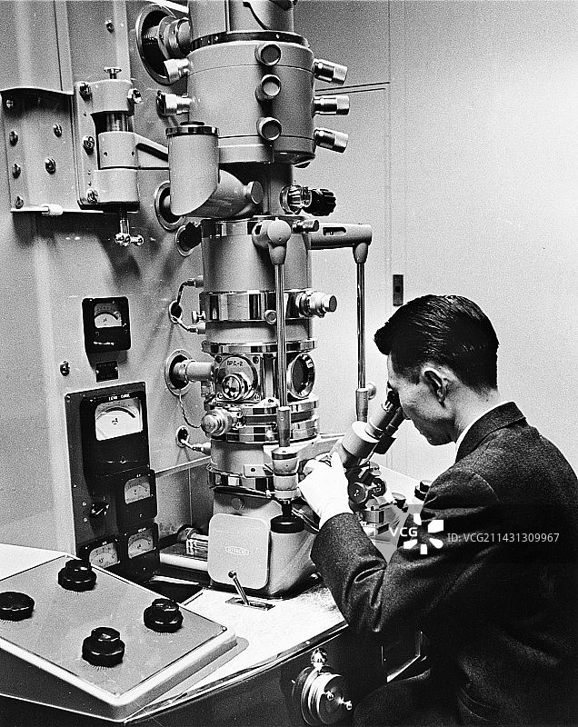 20世纪60年代的透射电子显微镜图片素材