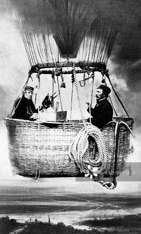 19世纪60年代的格莱舍-考克斯韦尔热气球飞行图片素材