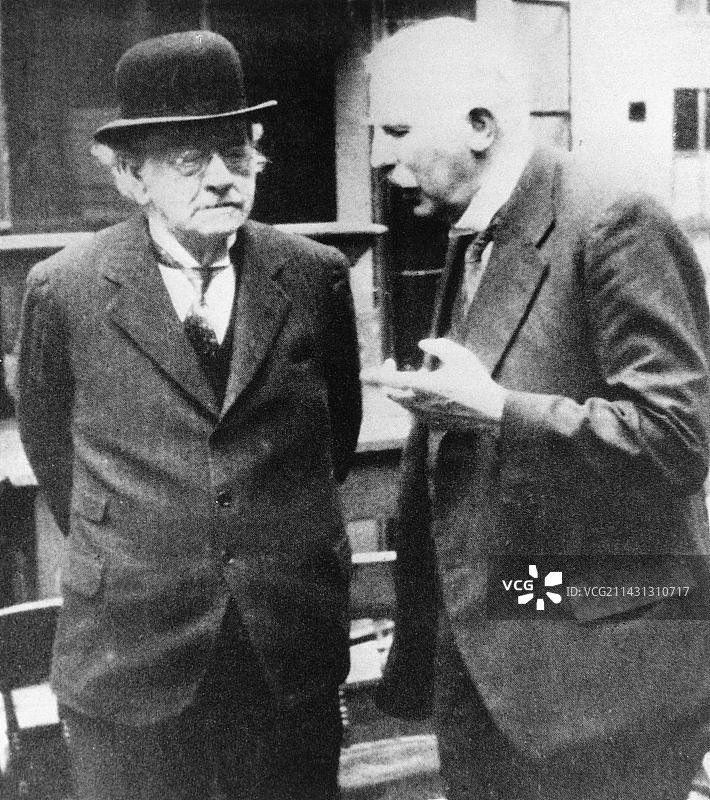 物理学家约瑟夫·约翰·汤姆逊和欧内斯特·卢瑟福图片素材