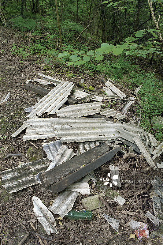 随意倾倒的石棉图片素材