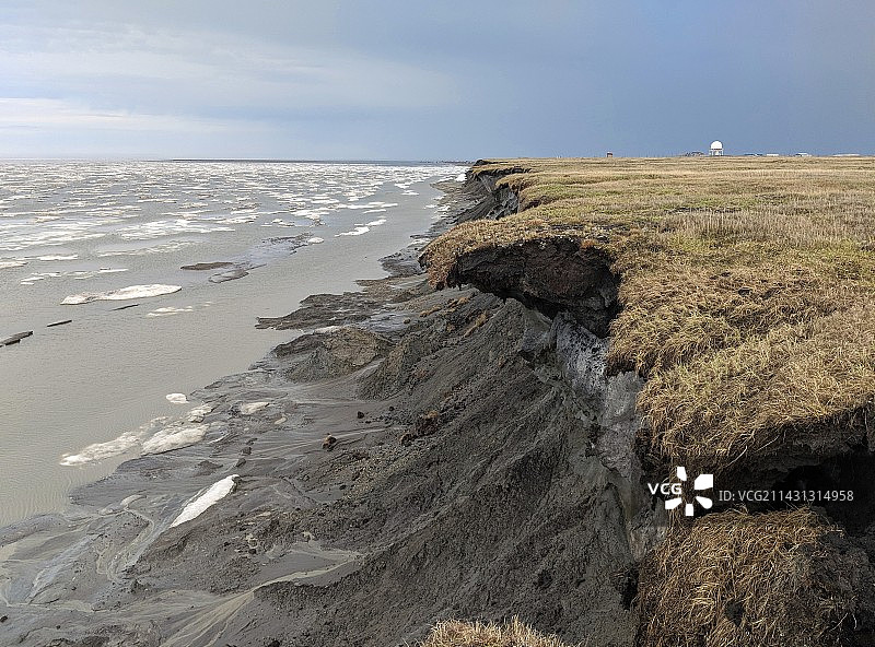 阿拉斯加州正在侵蚀的永久冻土海岸线,2018年图片素材