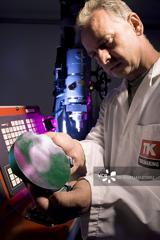 卫星雷达反射镜生产图片素材