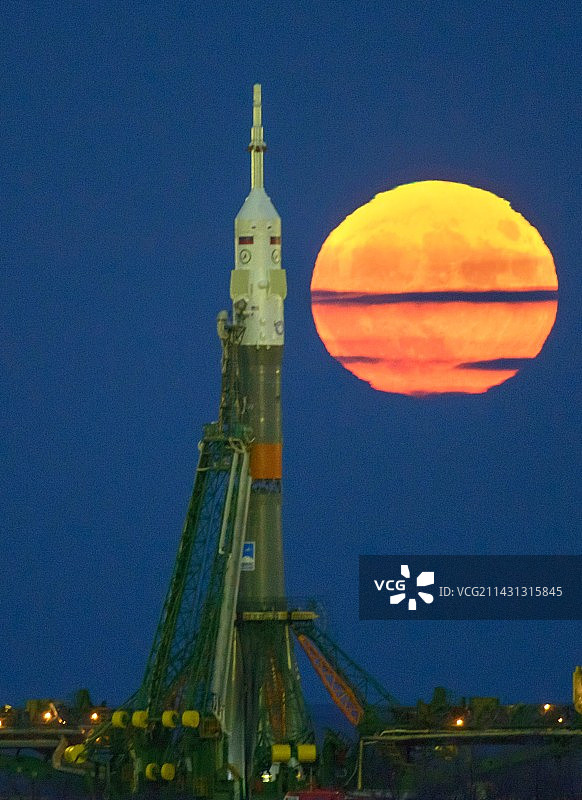 2016年拜科努尔的超级月亮和联盟号火箭图片素材