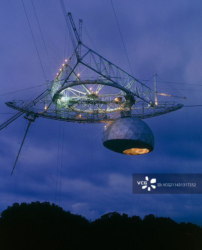 升级后的阿雷西博射电望远镜的雷达罩图片素材
