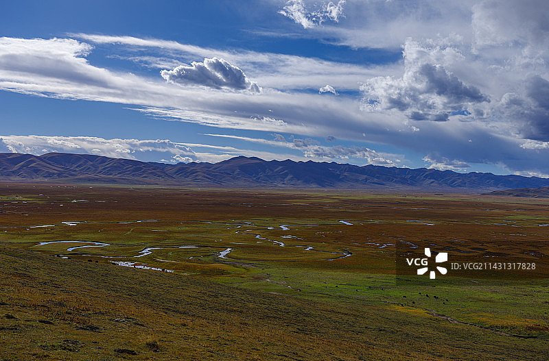 甘肃甘南玛曲阿万仓草原湿地航拍风光图片素材