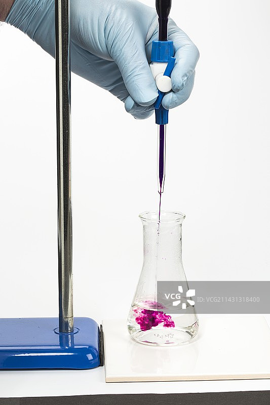 高锰酸钾(VII)的滴定图片素材