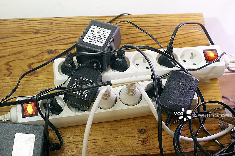 负载过重的插座图片素材