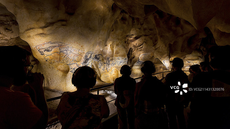 法国阿尔克桥洞穴图片素材