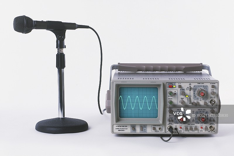 连接到示波器的麦克风图片素材
