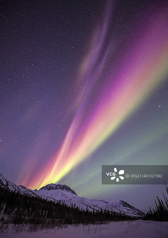 阿拉斯加的北极光图片素材