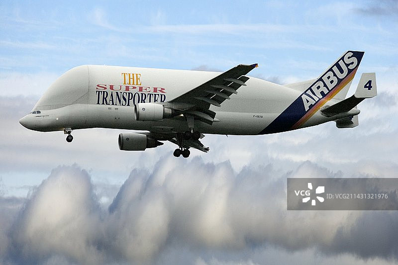 飞行中的Beluga运输机图片素材