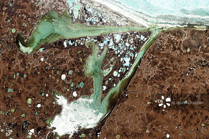 西伯利亚热喀斯特湖泊和海湾卫星图像图片素材
