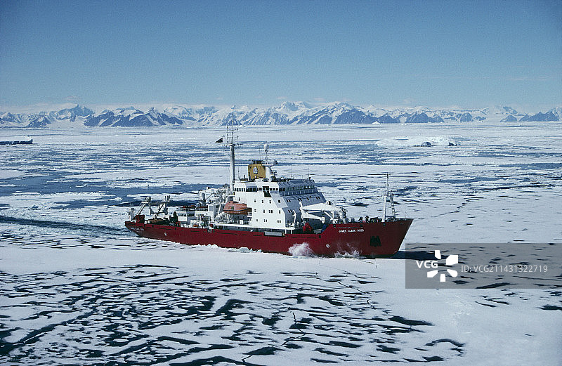 南极洲的破冰船图片素材