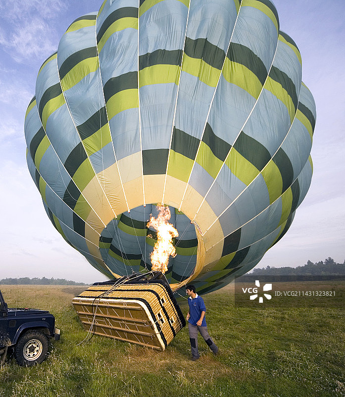 热气球充气图片素材