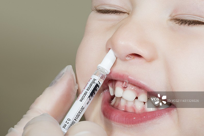 鼻腔喷雾季节性流感疫苗图片素材