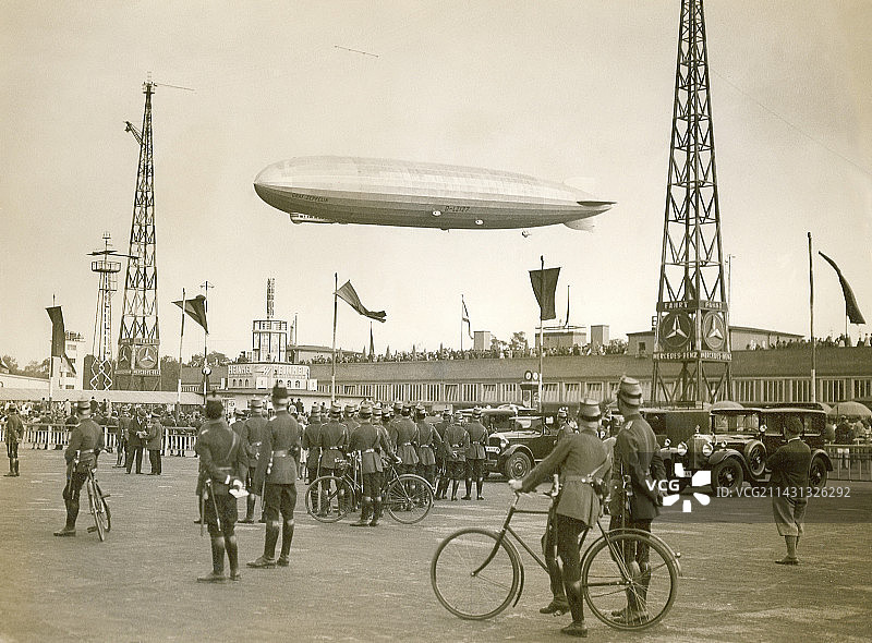 格拉夫·齐柏林飞艇极地飞行图图片素材