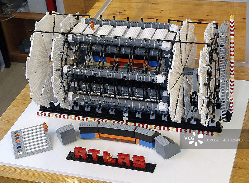 欧洲核子研究中心ATLAS探测器乐高模型图片素材