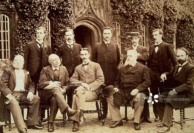 化石猎人尤金·杜布瓦和亚瑟·埃文斯爵士图片素材