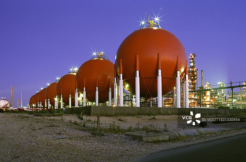 炼油厂储油罐图片素材