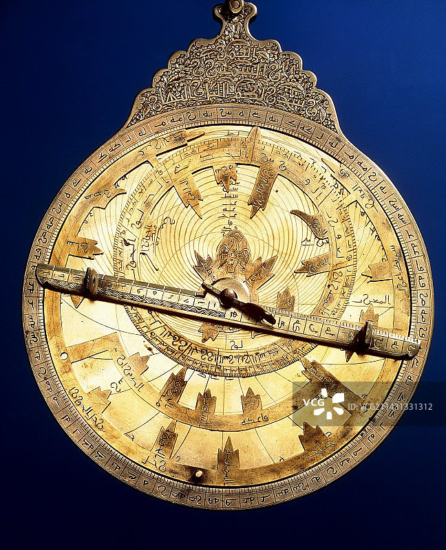 中世纪时期的黄铜星盘图片素材
