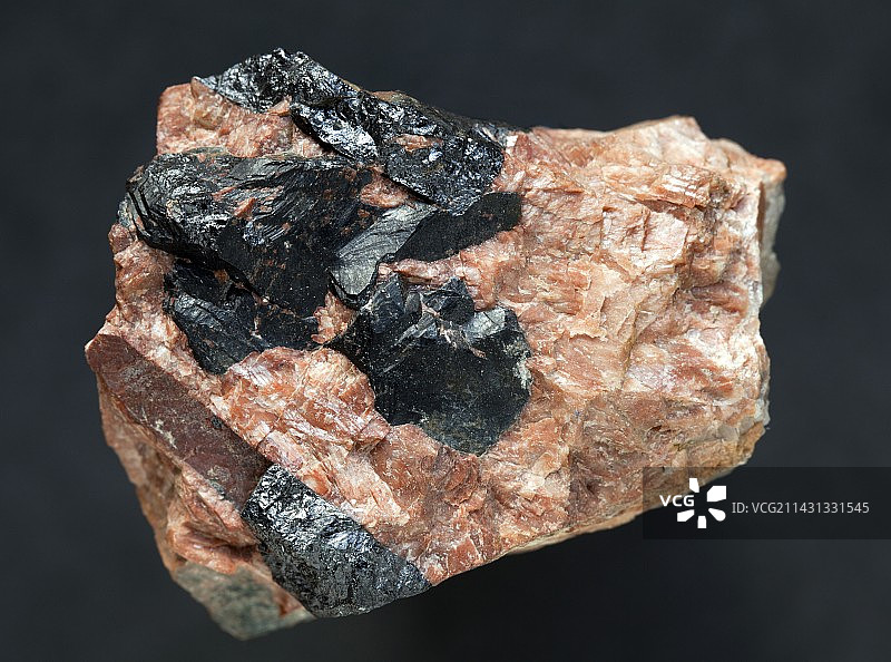 钽铁矿晶体图片素材