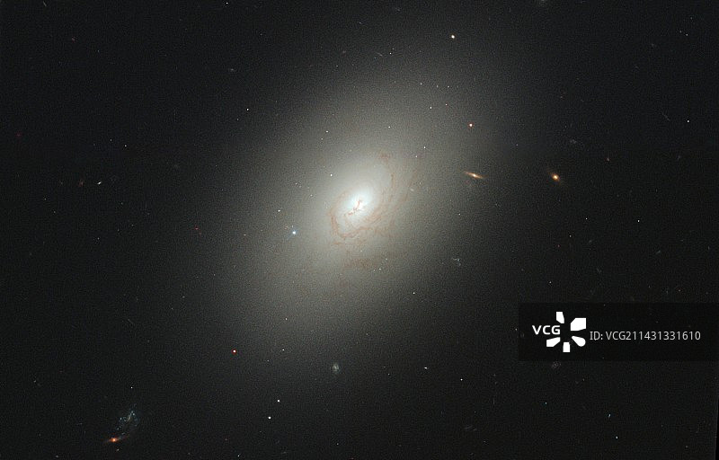 椭圆星系NGC 4150，哈勃太空望远镜图像图片素材