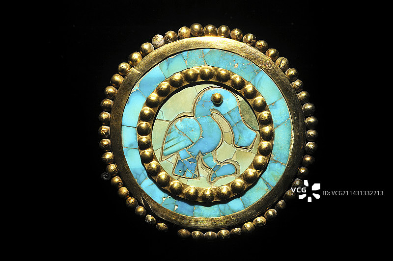 西潘王墓出土的耳饰图片素材